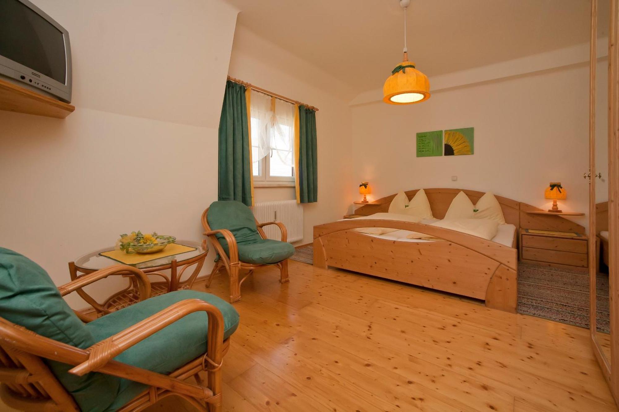 Bio-Bauernhof-Hotel Matlschweiger Lassing  Buitenkant foto