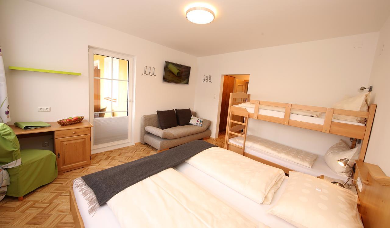 Bio-Bauernhof-Hotel Matlschweiger Lassing  Buitenkant foto